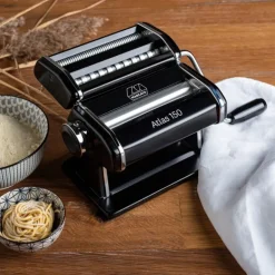 Atlas 150 Design pastamaskin svart