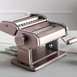 Atlas 150 pastamaskin powder pink