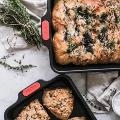 Bake It langpanne 33 x 23 cm svart/rød