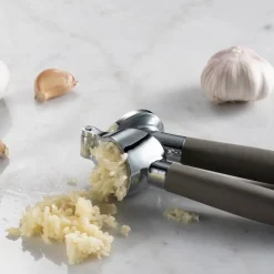 Basis hvitløkpresse 18 cm grå