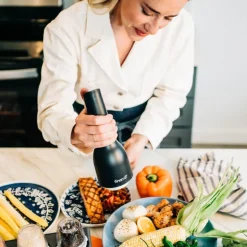 Batteridrevet krydderkvern m/2 finapod 23 cm midnight black