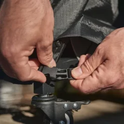 Beskyttelsestrekk til pizzaovn og bord stor svart