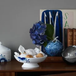 Blå Mega Riflet skål på fot 17 cm