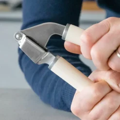 Core hvitløkspresse 19 cm almond cream