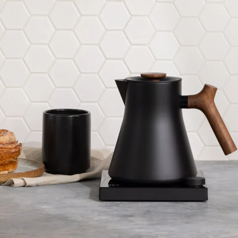 Corvo EKG Pro elektrisk vannkoker 0,9L matt svart/valnøtt