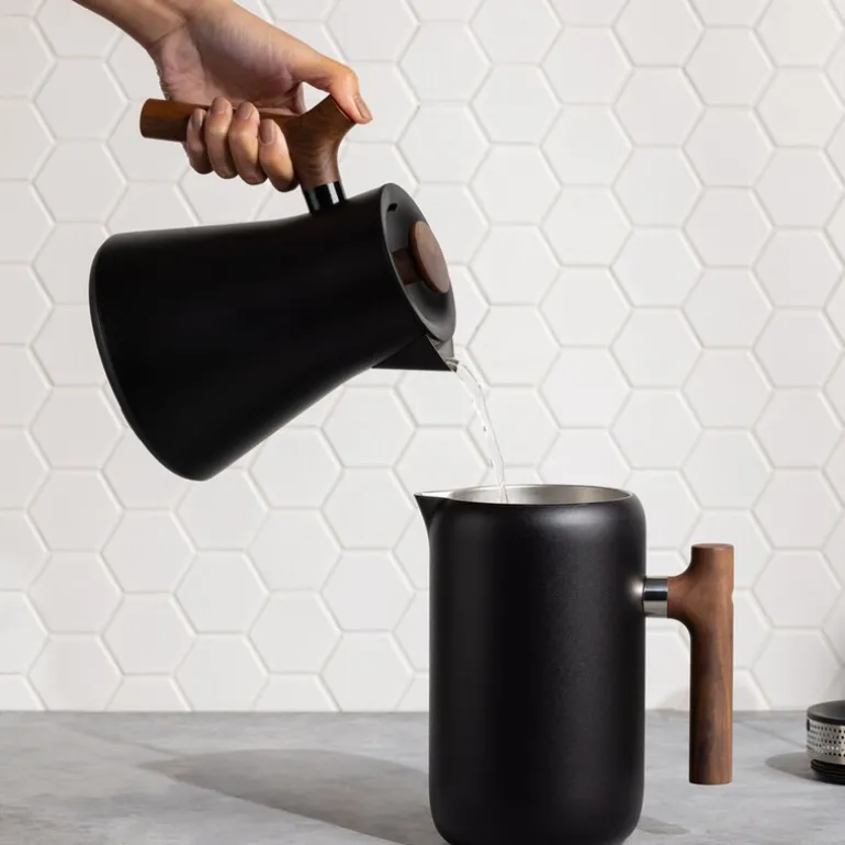 Corvo EKG Pro elektrisk vannkoker 0,9L matt svart/valnøtt