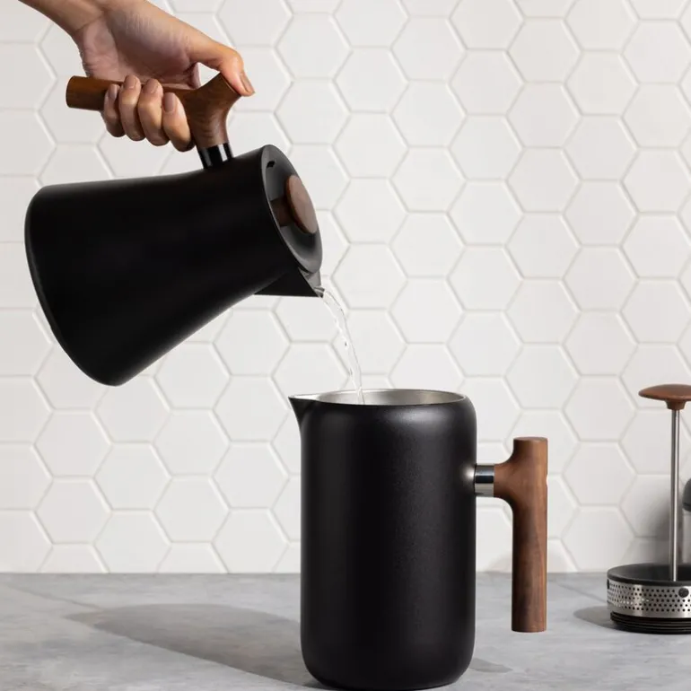 Corvo EKG vannkoker 0,9l matt svart/valnøtt