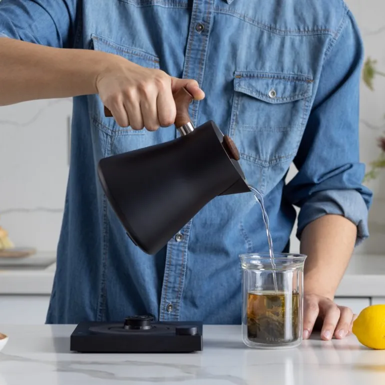 Corvo EKG vannkoker 0,9l matt svart/valnøtt