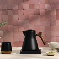 Corvo EKG vannkoker 0,9l matt svart/valnøtt