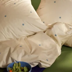 Daisy sengetøy 200x220 cm hvit/lys blå