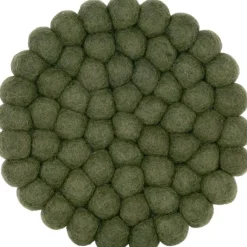 Dakota gryteunderlag i ull 19x19x2,5 cm olivengrønn