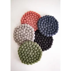 Dakota gryteunderlag i ull 19x19 cm grønn