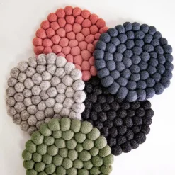 Dakota gryteunderlag i ull 19x19 cm grønn