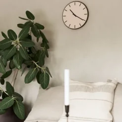 Dark oak powder veggklokke 28 cm rosa linoleum m/svart viser