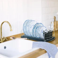 Disa oppvaskstativ med bestikkholder