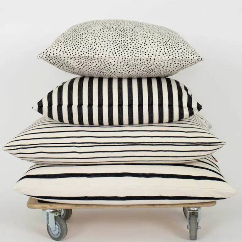 Donia putetrekk 50x50 cm svart/offwhite