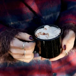 Doris emaljekrus 38 cl svart