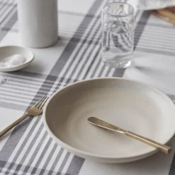 Duk 140x320 cm large checks hvit/grå