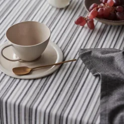 Duk 140x140 cm small stripes hvit