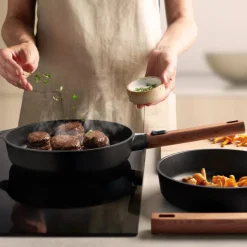 ECO Logic QXR sautèpanne 28 cm avtagbart trehåndtak