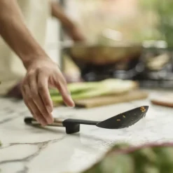 Elevate kjøkkenskje 6,7 cm svart