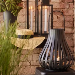 Eliz lykt i tre 31x41 cm svart