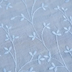 Eloise duk 220x160 cm lyseblå