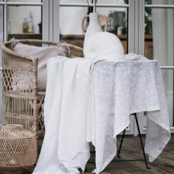 Eloise duk 220x160 cm råhvit