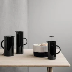 EM77 termokanne 1L svart