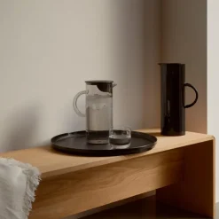 EM77 termokanne/serveringsbrett/kanne med lokk black