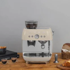 Espressomaskin EGF03 2,4L m/kaffekvern krem