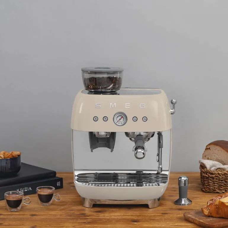 Espressomaskin EGF03 2,4L m/kaffekvern krem