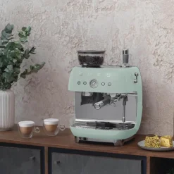 Espressomaskin EGF03 2,4L m/kaffekvern pastell grønn