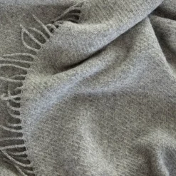 Falketind ullpledd 120x180 cm naturlig grå