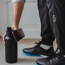 Flory flaske dobbeltvegget 0,9L med mobilholder og magnet svart/lilla