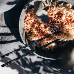 Frost Kito spisepinner 4 par med holder svart