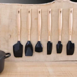 Gryteskje med trehåndtak svart