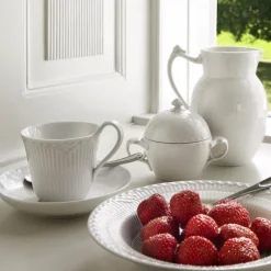 Hvit Riflet Halvblonde høyhankskopp m/skål 24 cl