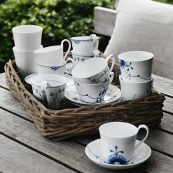 Hvit Riflet kopp med høyt håndtak og fat 24 cl