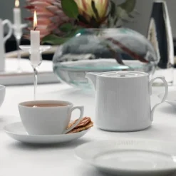 Hvit Riflet kopp m/underfat 28 cl