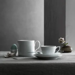 Hvit Riflet kopp m/underfat 28 cl