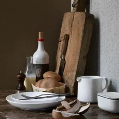 Hvit Riflet smørskål m/lokk