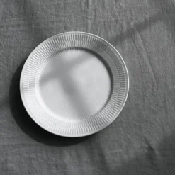 Hvit Riflet tallerken 27 cm