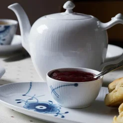 Hvit Riflet tekanne m/lokk 1L