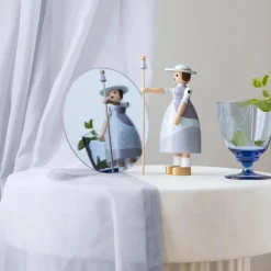 Hyrdinne trefigur 20 cm lys blå