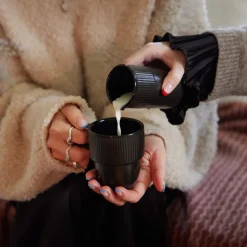 Inka kopp med hank 27 cl svart