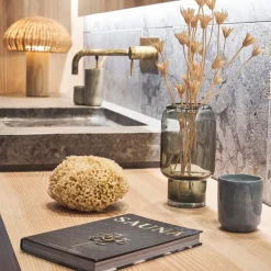 Iris duftlys 8x9,5 cm rapsvoks mørk blå