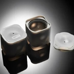 Isbitform kuler m/ lokk 6 cm 2 stk svart