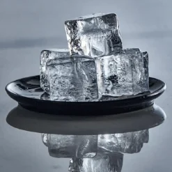 Isbitform terninger m/ lokk 2X2 cm svart