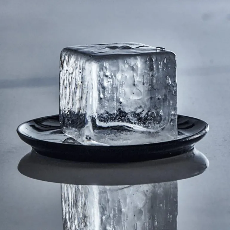 Isbitform terninger m/ lokk 4X4 cm svart